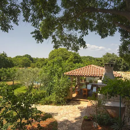 Family Friendly House With A Swimming Pool Valtura, - 22734 * Pula