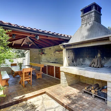 Family Friendly House With A Swimming Pool Valtura, - 22734